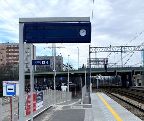 Nowy peron 5 na stacji Warszawa Gdańska z urządzeniami Kolejowych Zakładów Łączności!